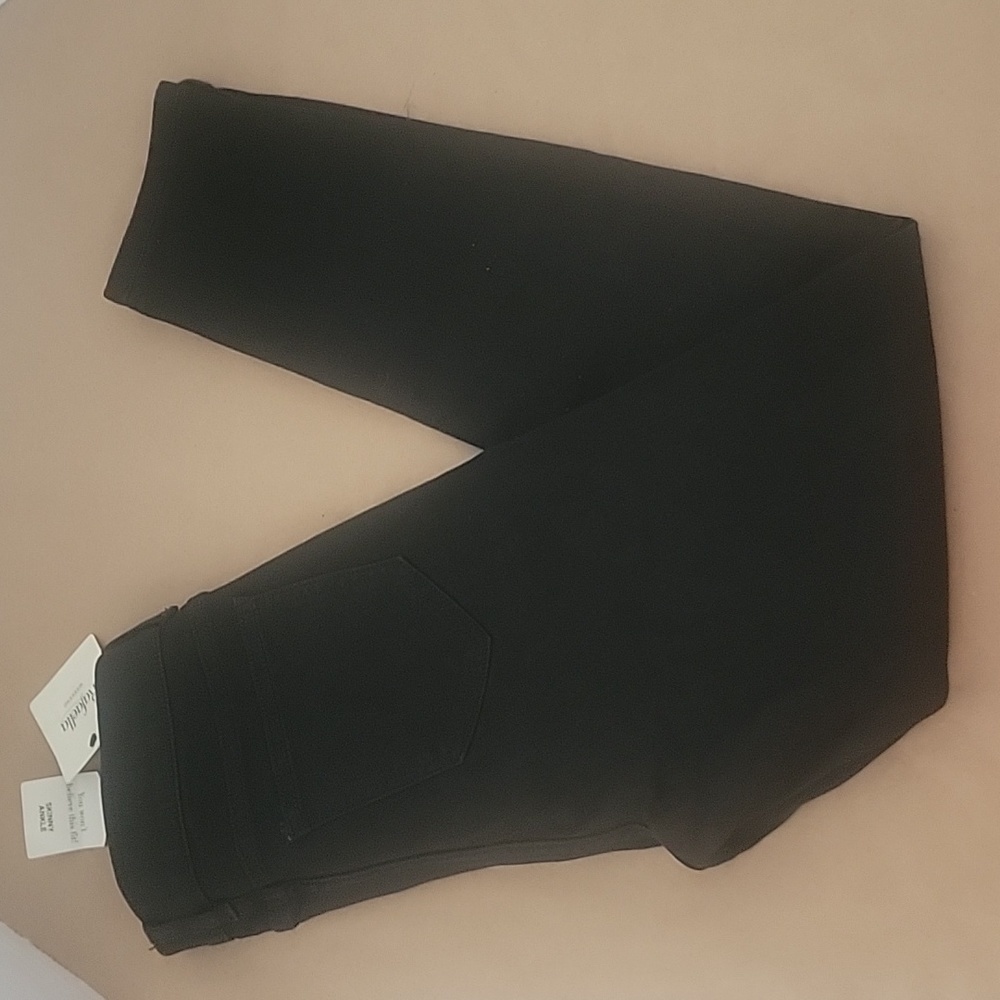 Rafaella Weekend, Size 6, Black, Skinny Ankle Jeans New With Tags.